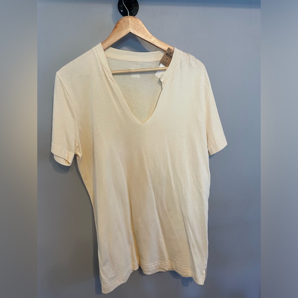 NWT PINK oversized V-neck Tshirt - Small, light yellow, palm tree print on back